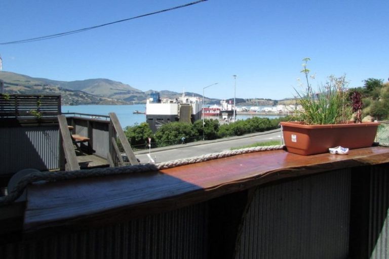 Photo of property in 2 Hawkhurst Road, Lyttelton, 8082