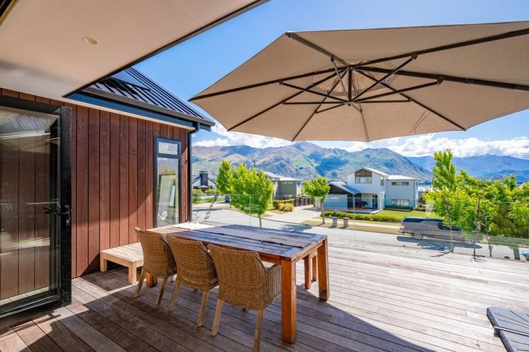 Photo of property in 11 Clutha Place, Wanaka, 9305
