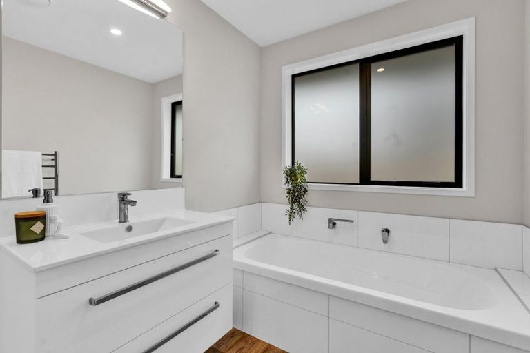 Photo of property in 18d Virginia Place, Whalers Gate, New Plymouth, 4310