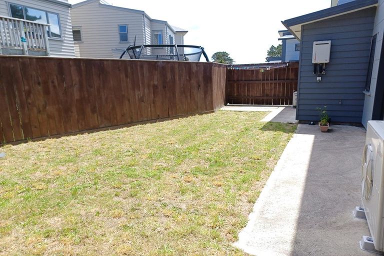 Photo of property in 23 Brindle Way, Newlands, Wellington, 6037