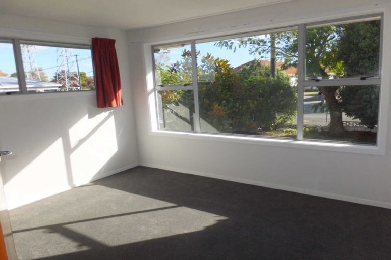 Photo of property in 2 Carbine Place, Sockburn, Christchurch, 8042