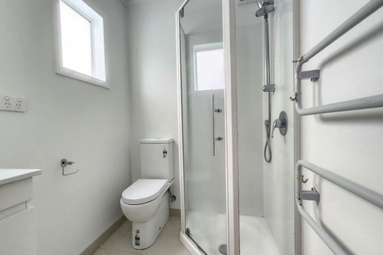 Photo of property in 2/3 Torwood Road, Khandallah, Wellington, 6035