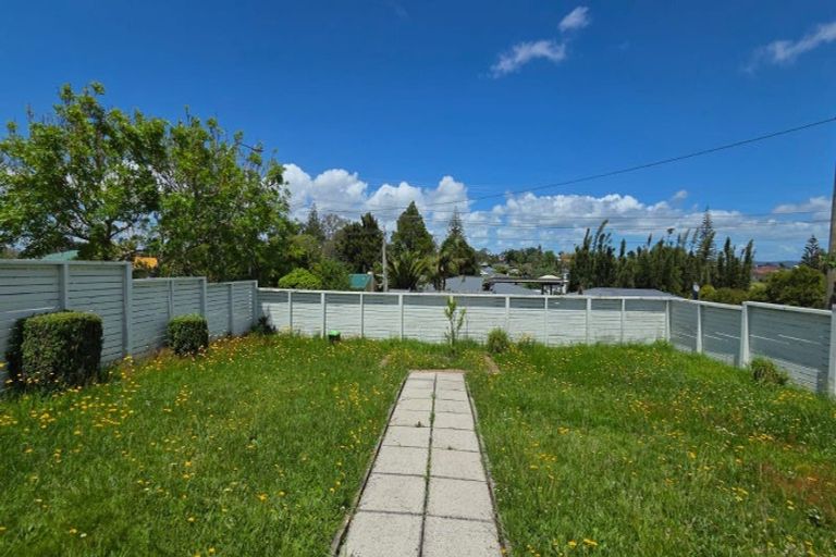 Photo of property in 9 Sylvan Crescent, Te Atatu South, Auckland, 0610
