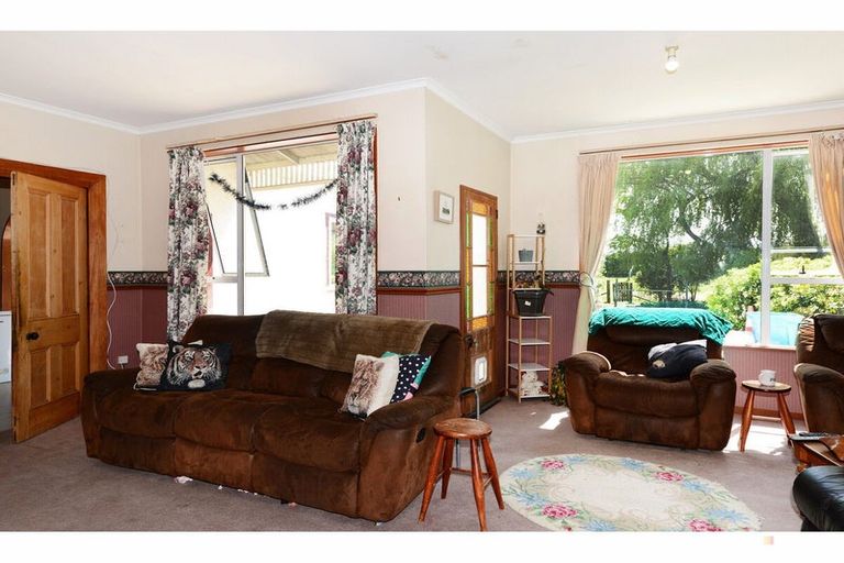 Photo of property in 66 Timaru Road, Waimate, 7924
