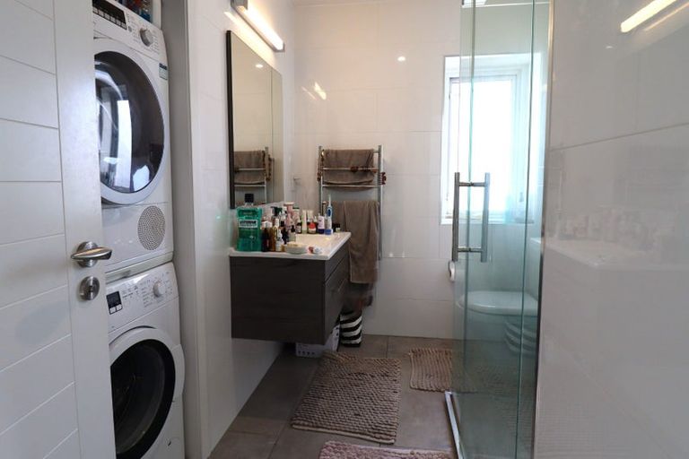 Photo of property in Fountain Court, 1/48 Oriental Parade, Oriental Bay, Wellington, 6011