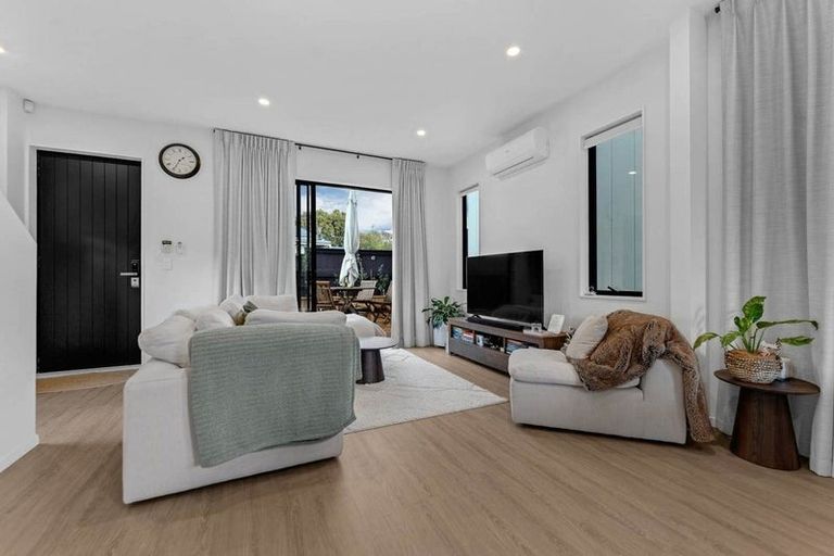 Photo of property in 2 Fields Road, Manurewa, Auckland, 2102