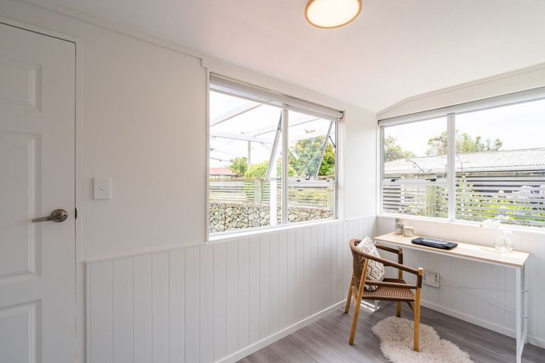 Photo of property in 23 Greenaway Road, Waikanae, 5036