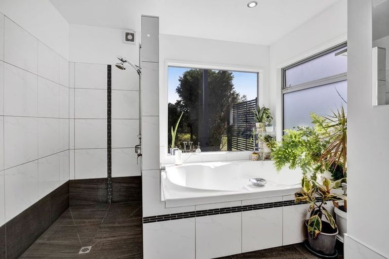 Photo of property in 475 Manawapou Road, Hawera, 4672