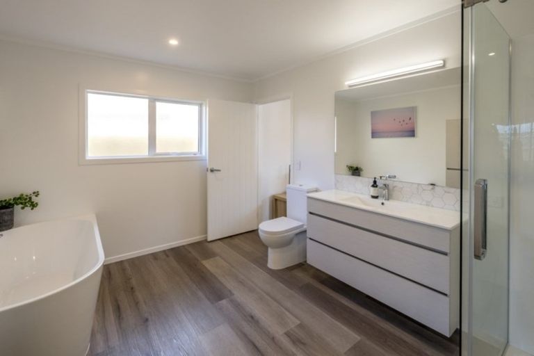 Photo of property in 18 Marine Parade South, Foxton Beach, Foxton, 4815