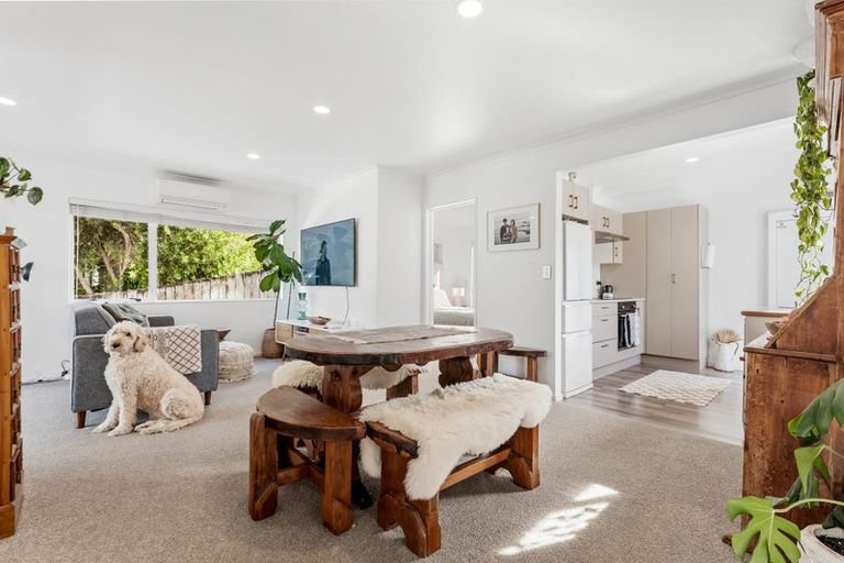 Photo of property in 2/4 Kenneth Hopper Place, Manly, Whangaparaoa, 0930