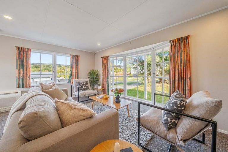 Photo of property in 1 Woolwich Close, Whitby, Porirua, 5024