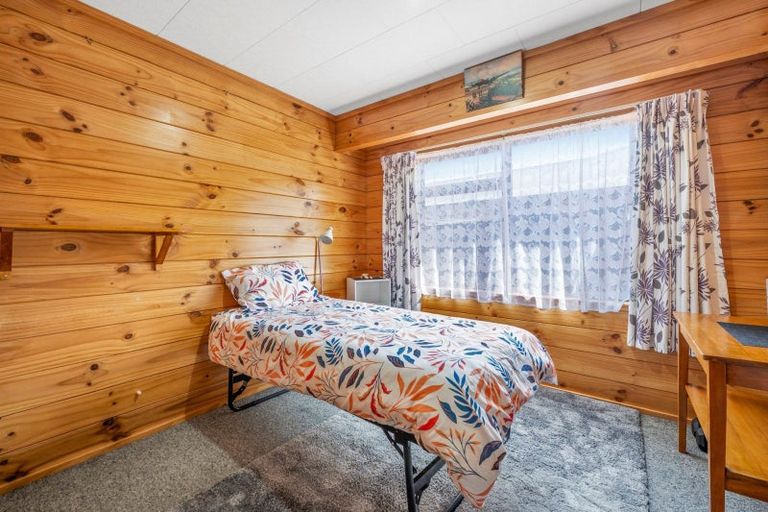 Photo of property in 10 Heaphy Place, Pukehangi, Rotorua, 3015