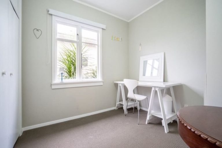Photo of property in 19 East Street, Terrace End, Palmerston North, 4410