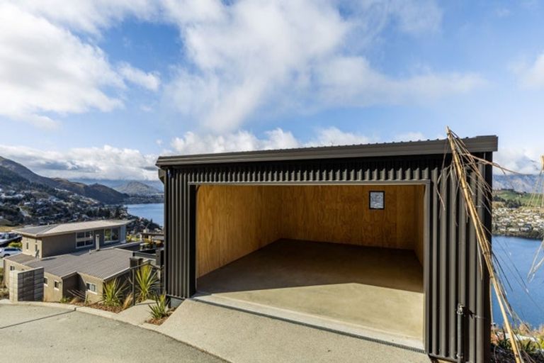 Photo of property in 5 Lancewood Lane, Queenstown, 9300