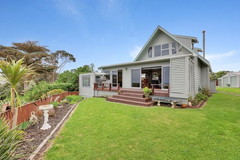 Photo of property in 16 Kelly Street, Baylys Beach, Dargaville, 0377