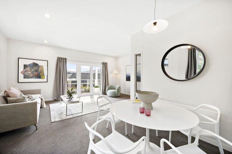 Photo of property in 11 Lawson Place, Mount Victoria, Wellington, 6011