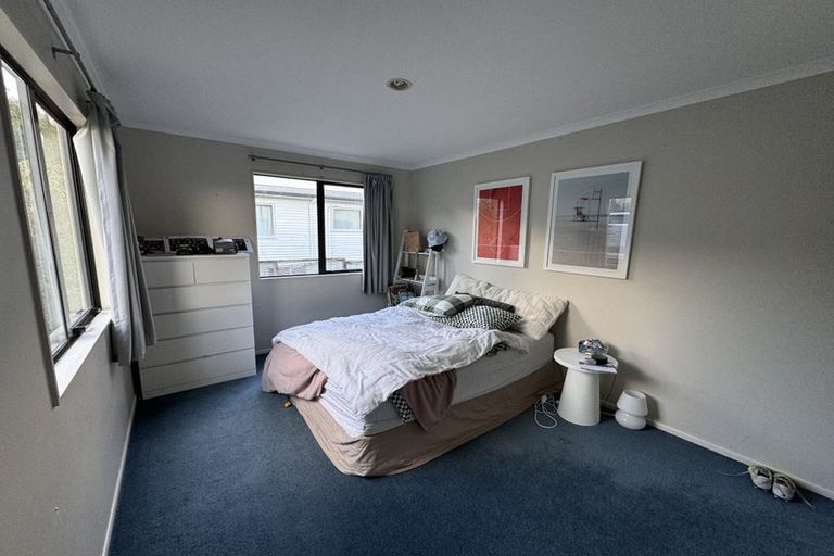 Photo of property in 2/26a Dallinghoe Crescent, Milford, Auckland, 0620