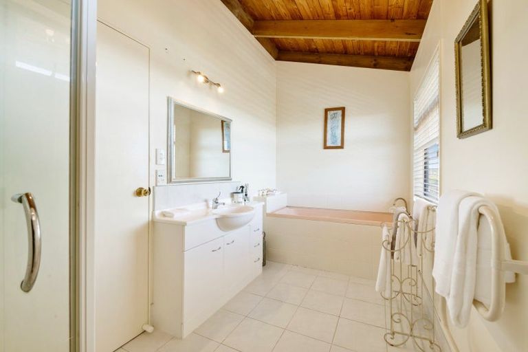 Photo of property in 148 Red Beach Road, Red Beach, 0932