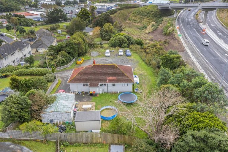 Photo of property in 92 Tremewan Street, Tawa, Wellington, 5028