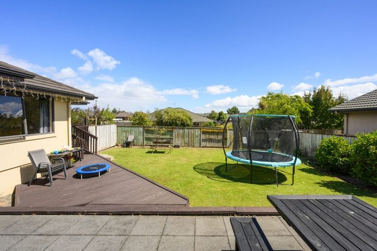 Photo of property in 19 Johnstone Drive, Fitzherbert, Palmerston North, 4410