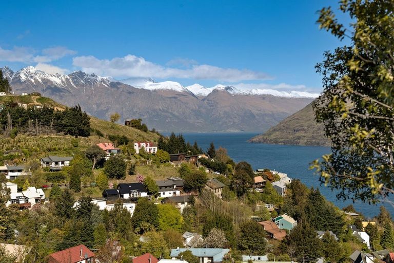 Photo of property in 38 Dart Place, Fernhill, Queenstown, 9300