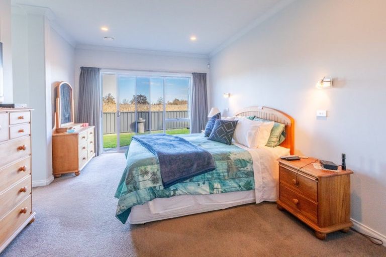 Photo of property in 32 Heynes Place, Clive, 4102