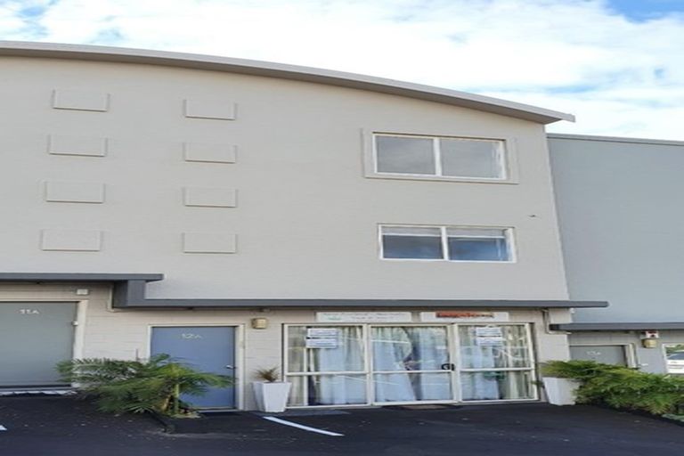 Photo of property in 2/268a Onewa Road, Birkenhead, Auckland, 0626