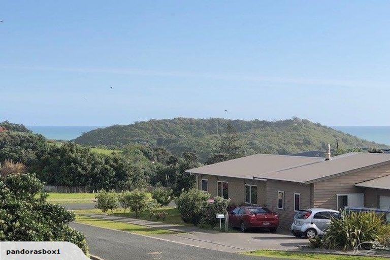Photo of property in 6 Tua Tua Place, Baylys Beach, Dargaville, 0377