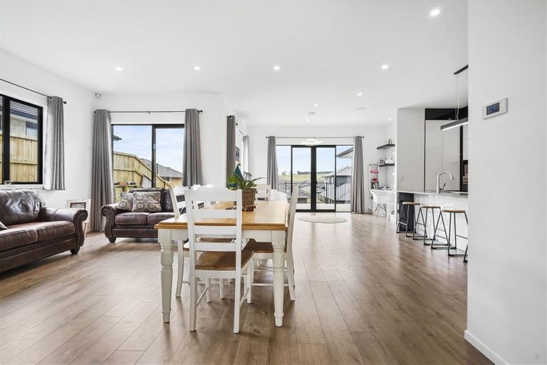 Photo of property in 12 Paiaka Place, Rototuna North, Hamilton, 3210