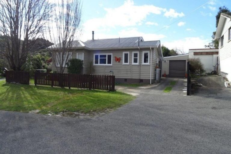 Photo of property in 2 Leicester Street, Picton, 7220