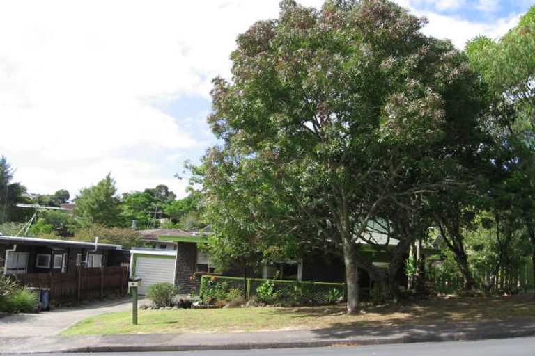 Photo of property in 1/2 Vari Place, Bayview, Auckland, 0629