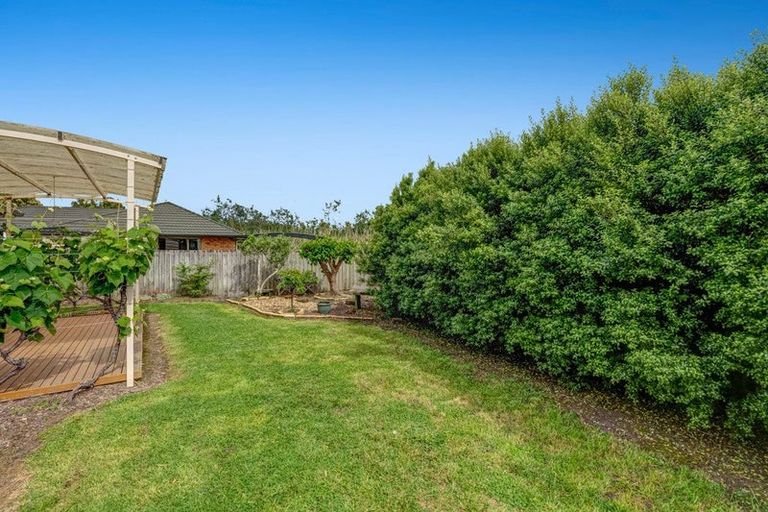 Photo of property in 17 Aitkenhead Court, Parakai, 0830