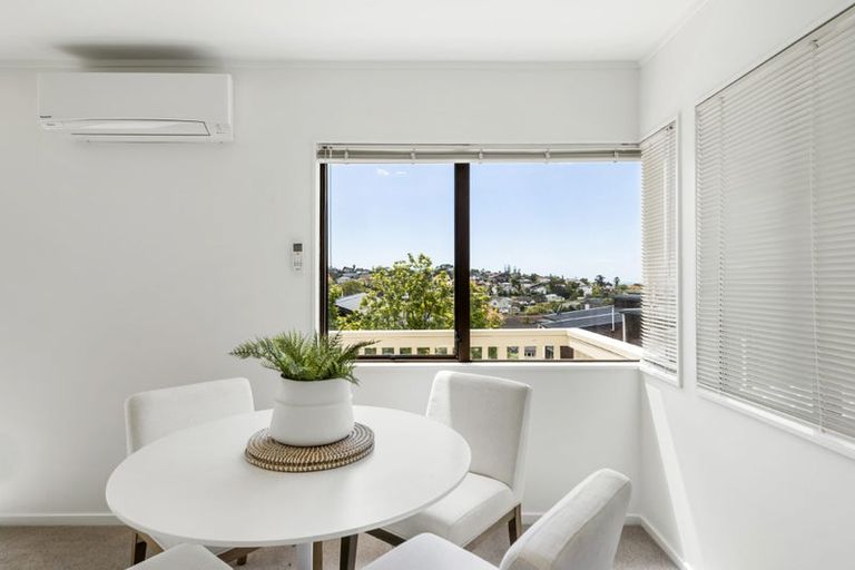 Photo of property in 1/12 Corunna Road, Milford, Auckland, 0620