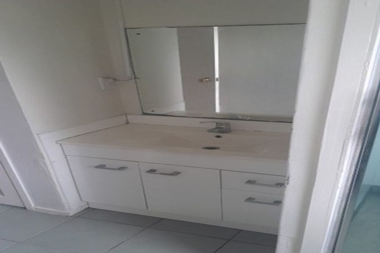 Photo of property in 35 Holland Road, Hillcrest, Auckland, 0627