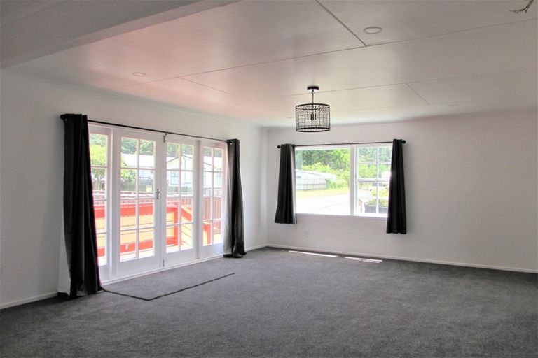 Photo of property in 33 Stockdale Street, Wainuiomata, Lower Hutt, 5014