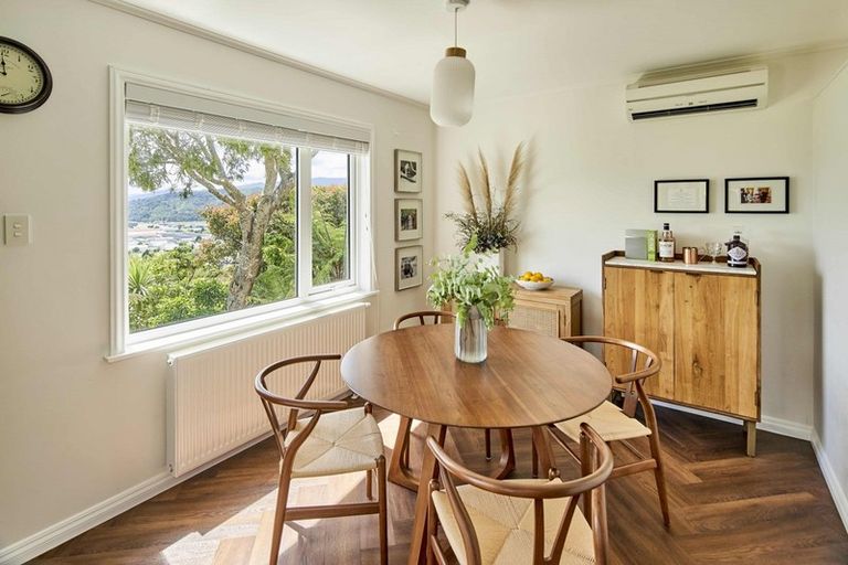 Photo of property in 16 Raynham Way, Silverstream, Upper Hutt, 5019