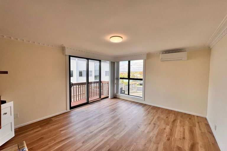 Photo of property in 18 Kelwyn Road, Kelston, Auckland, 0602