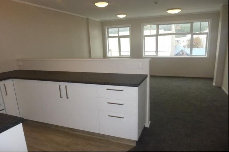 Photo of property in Ex Dowsons Shoes, 170-172 High Street, Hutt Central, Lower Hutt, 5010