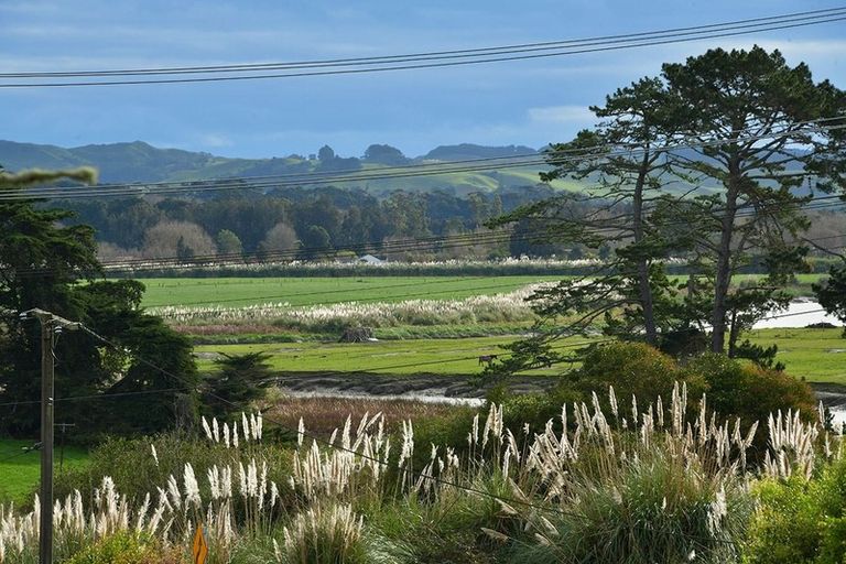 Photo of property in 4a St James Avenue, Helensville, 0800