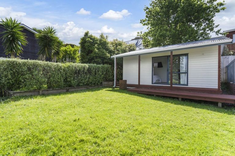 Photo of property in 1/37 Roberts Road, Glenfield, Auckland, 0629