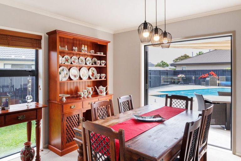 Photo of property in 38 Johnstone Drive, Fitzherbert, Palmerston North, 4410