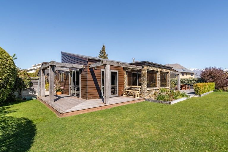 Photo of property in 8 Baker Grove, Wanaka, 9305