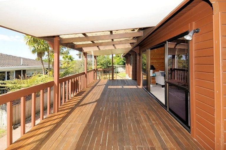 Photo of property in 21 Unsworth Drive, Unsworth Heights, Auckland, 0632