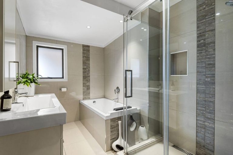 Photo of property in 5 Saddleback Rise, Murrays Bay, Auckland, 0630