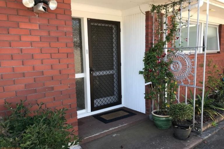Photo of property in 2/102 Sandwich Road, St Andrews, Hamilton, 3200