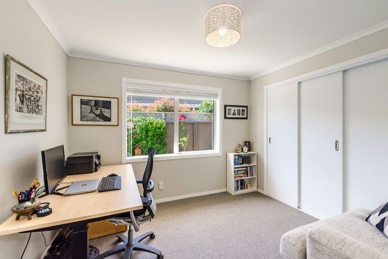 Photo of property in 44 Rewarewa Crescent, Waikanae, 5036