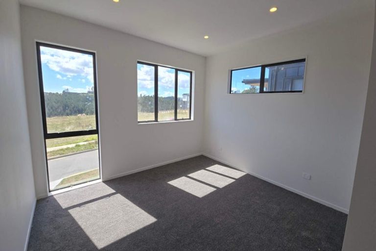 Photo of property in 14 Grand Ridge Avenue, Flat Bush, Auckland, 2019