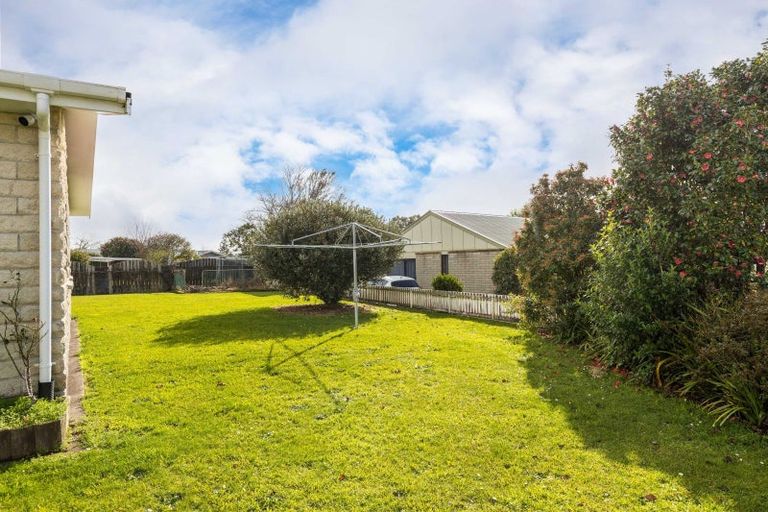 Photo of property in 2 Rangiora Place, Inglewood, 4330