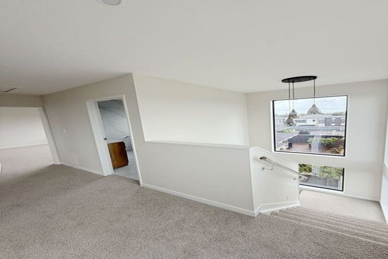 Photo of property in 73 Hutchinsons Road, Bucklands Beach, Auckland, 2014