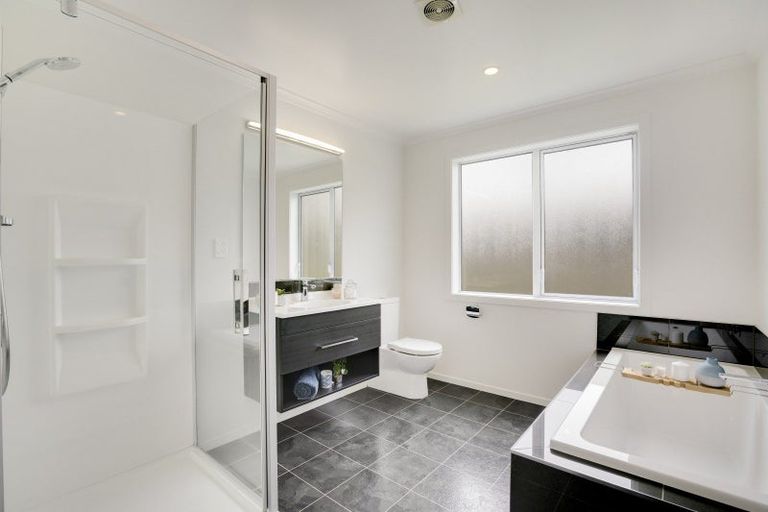 Photo of property in 17 Mahia Lane, Waikanae, 5036